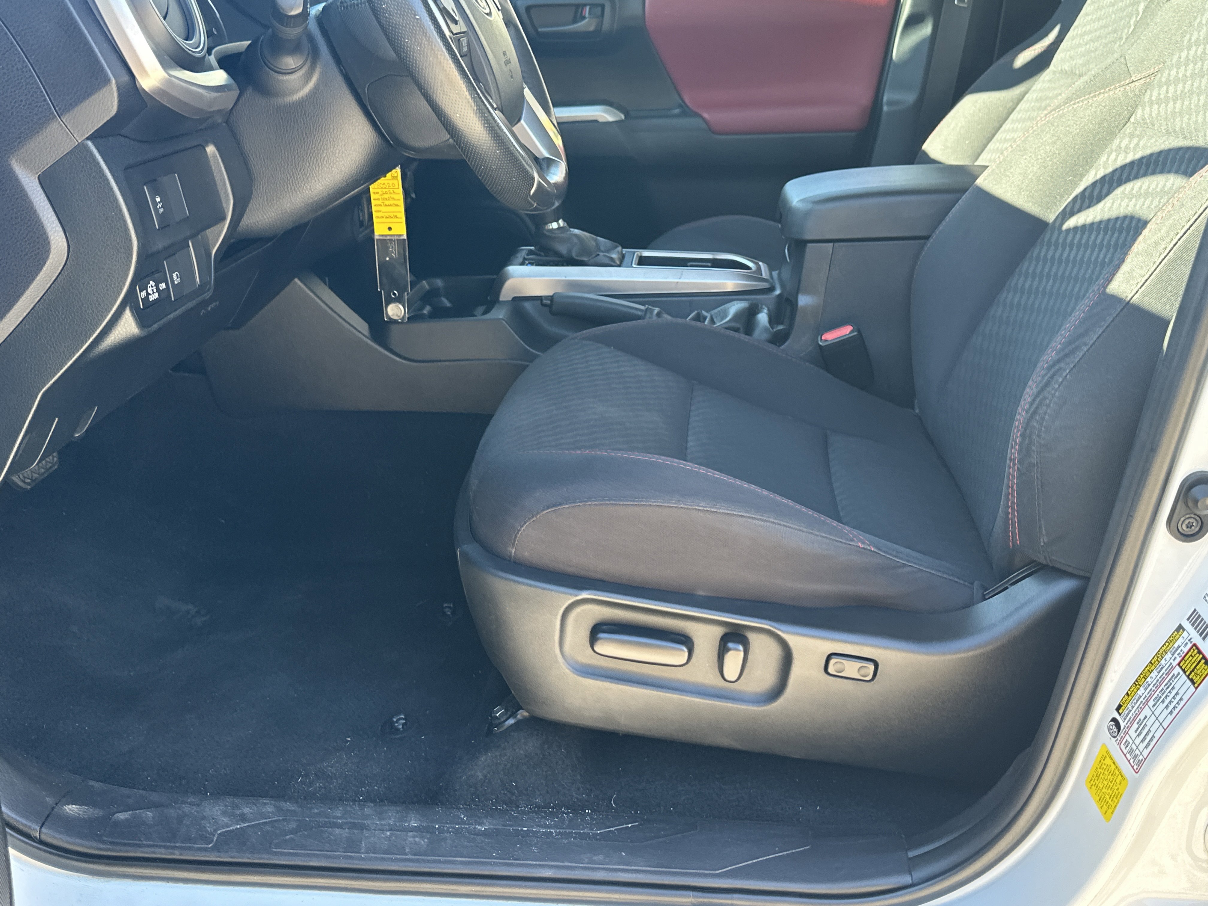 Used 2022 Toyota Tacoma SR5 image 9