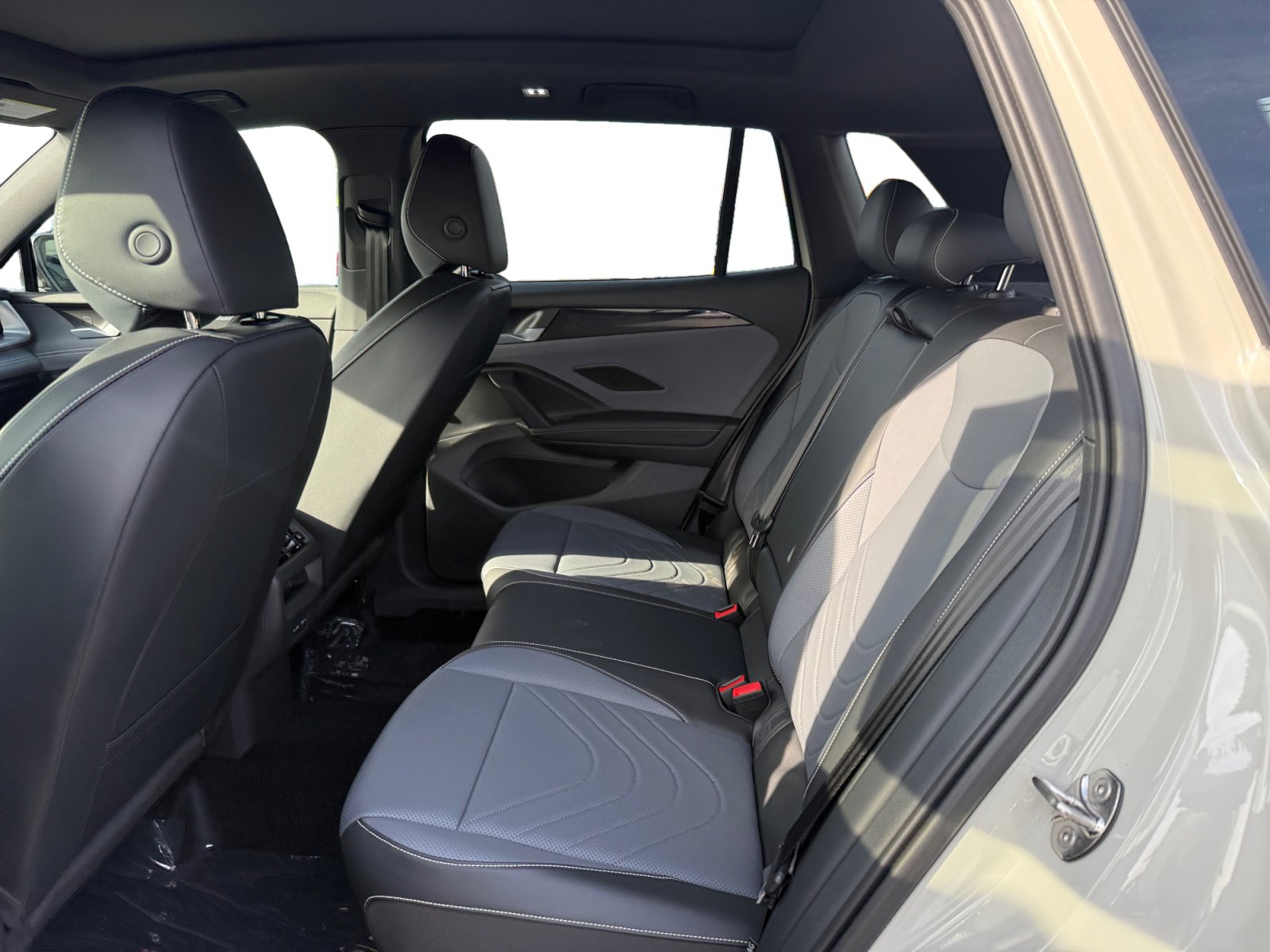 New 2026 Volkswagen Tiguan SE R-Line AWD/4WD image 16