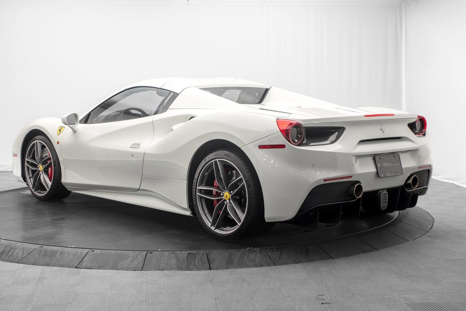 Used 2019 Ferrari 488 Spider RWD image 13