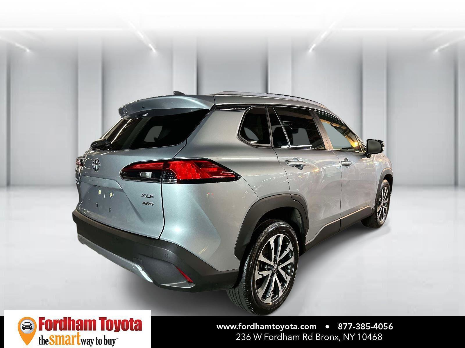 Used 2025 Toyota Corolla Cross XLE image 4