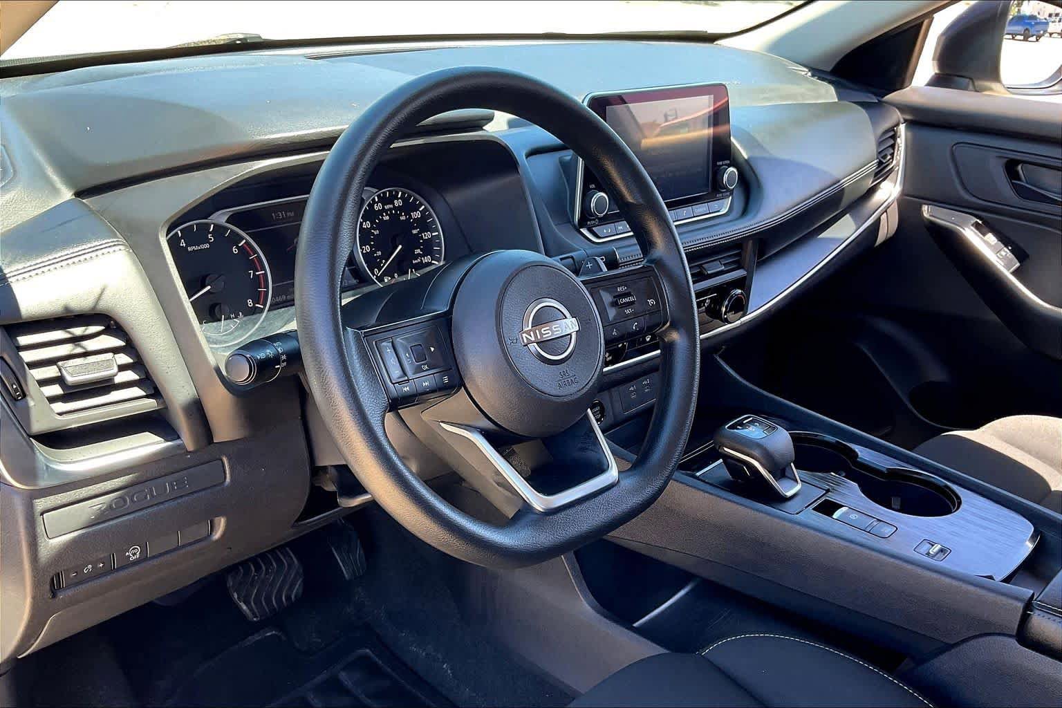 Used 2024 Nissan Rogue S FWD image 18