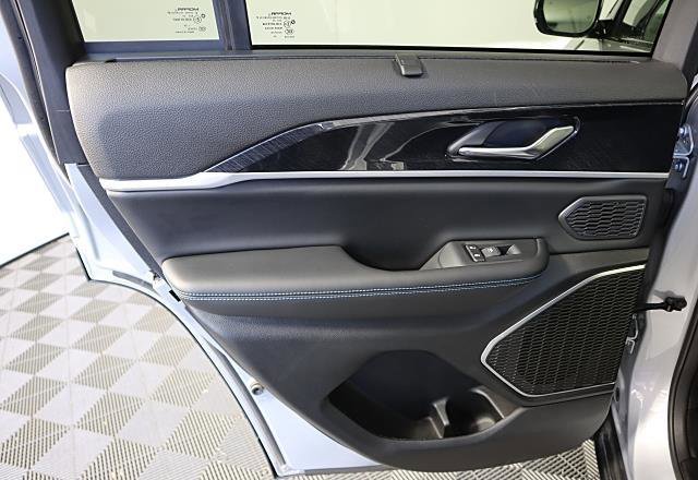 Used 2024 Jeep Grand Cherokee Trailhawk w/ Luxury Tech Group III image 25