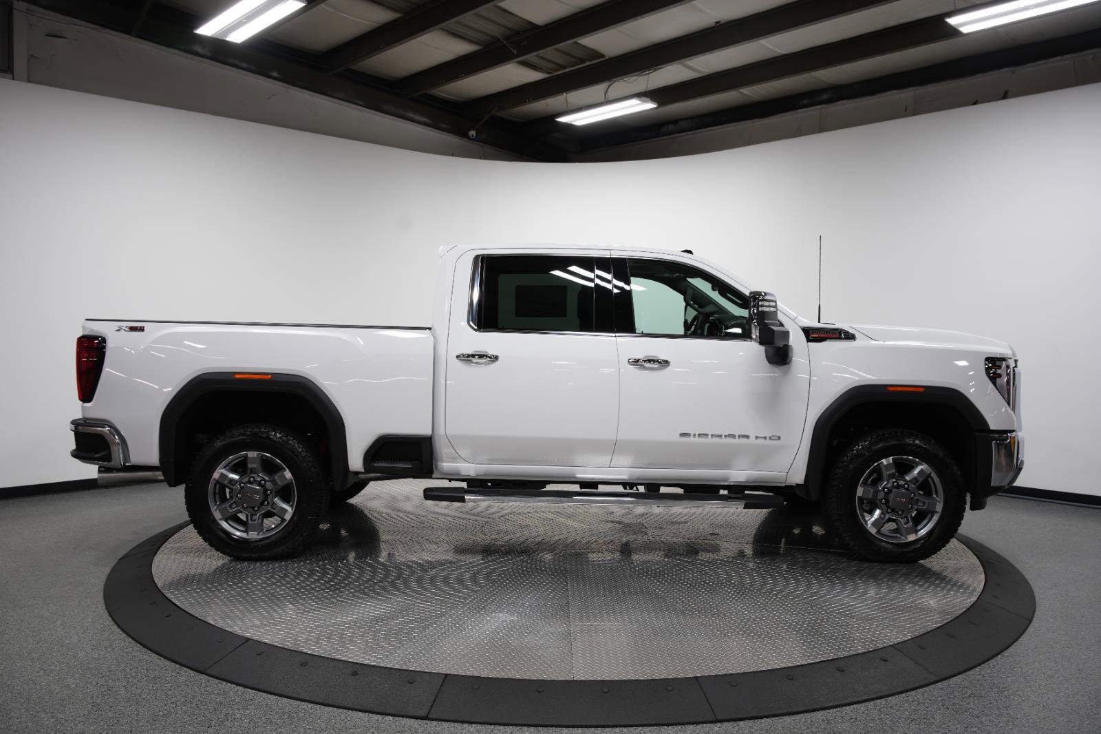 New 2025 GMC Sierra 2500 SLT w/ SLT Premium Package image 9