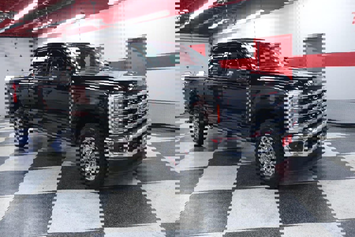 Used 2023 Ford F250 Lariat w/ Lariat Ultimate Package image 3