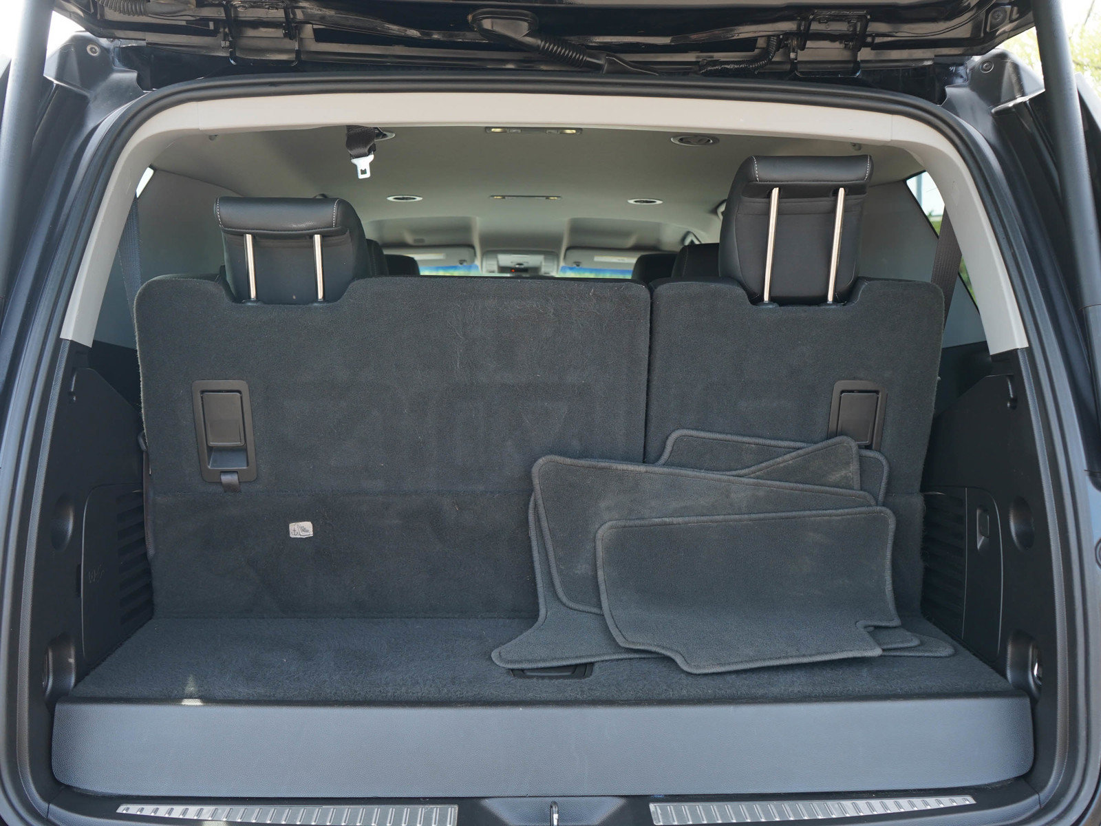 Used 2019 Chevrolet Tahoe LT w/ RST Edition AWD/4WD image 14
