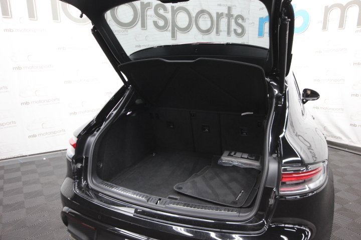 Used 2023 Porsche Macan image 15