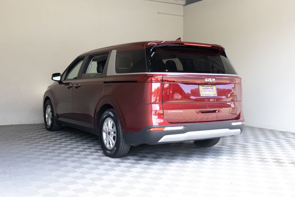 Used 2024 Kia Carnival LX FWD image 13