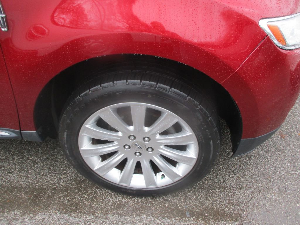 Used 2013 Lincoln MKX AWD image 3