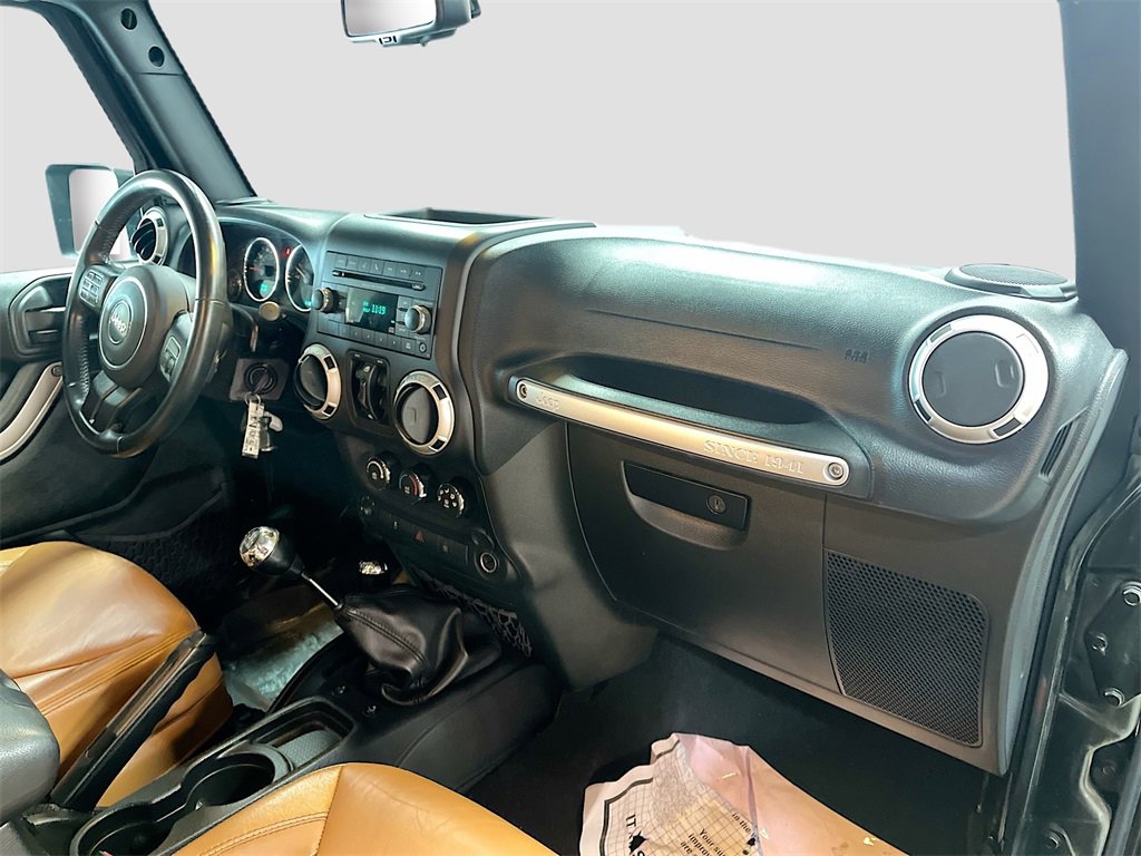 Used 2016 Jeep Wrangler Unlimited Sahara w/ Connectivity Group image 24