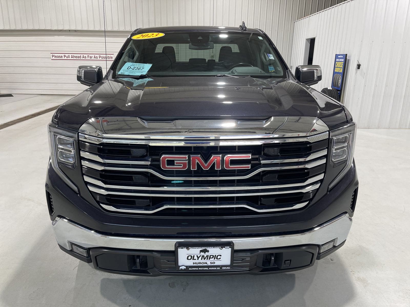 Used 2023 GMC Sierra 1500 SLT w/ SLT Premium Package AWD/4WD image 3