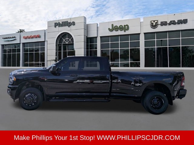 Used 2024 RAM 3500 Big Horn w/ Night Edition AWD/4WD image 6