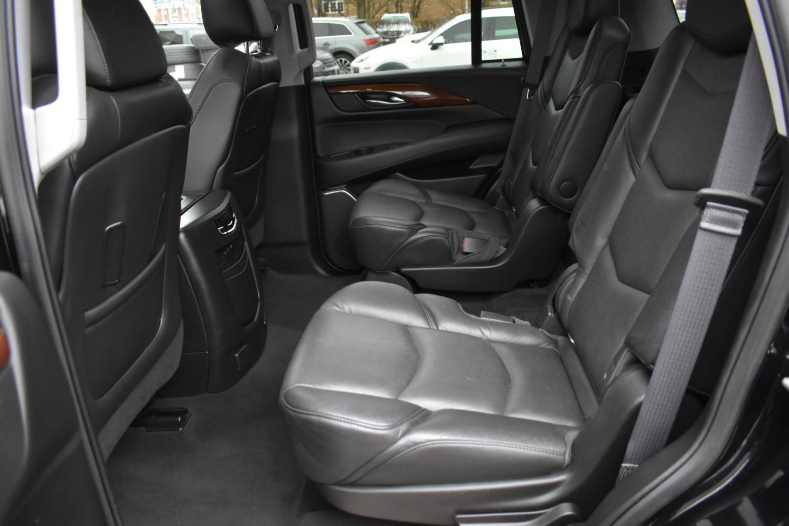 Used 2017 Cadillac Escalade Luxury image 40