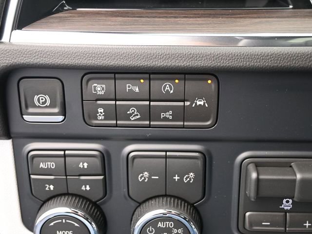 New 2026 Chevrolet Suburban High Country image 40