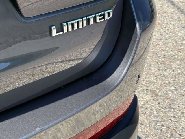 Used 2023 Jeep Grand Cherokee L Limited w/ Luxury Tech Group II AWD/4WD image 11