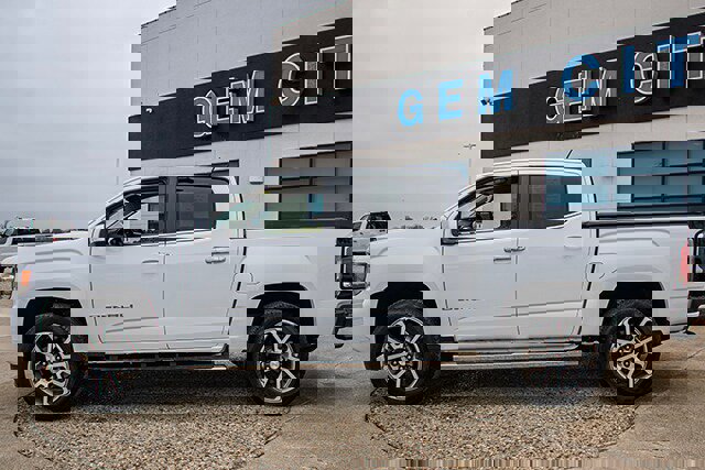 Used 2021 GMC Canyon Denali image 2