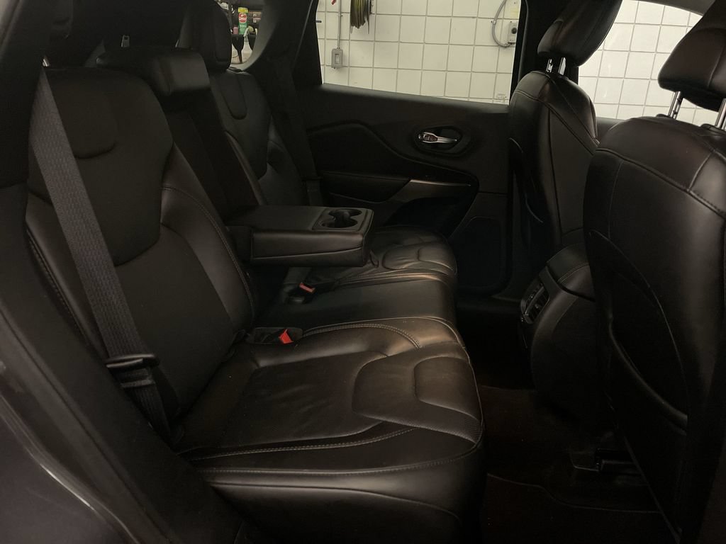 Used 2020 Jeep Cherokee Limited AWD/4WD image 19