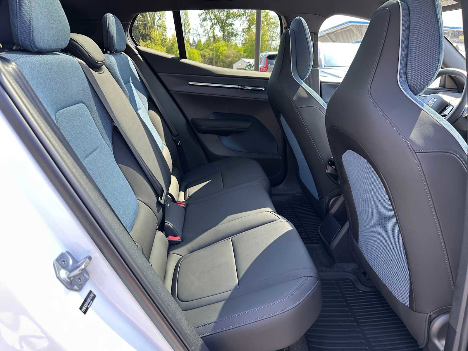 New 2025 Volvo EX30 Plus w/ Protection Package Premier image 12