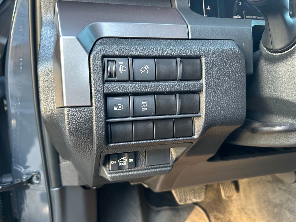 Certified 2025 Toyota Tacoma SR5 AWD/4WD image 18
