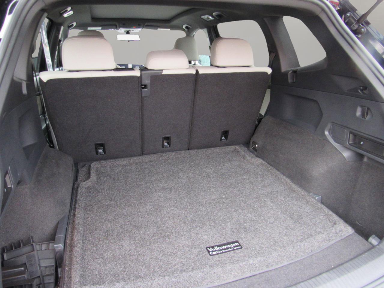 Used 2021 Volkswagen Tiguan SE R-Line image 35