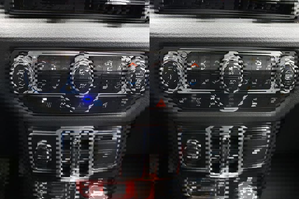 Used 2024 Jeep Wrangler Unlimited image 23