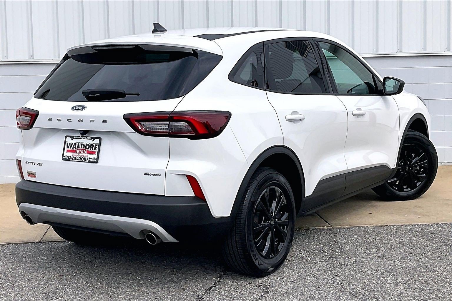 Used 2025 Ford Escape Active AWD/4WD image 17