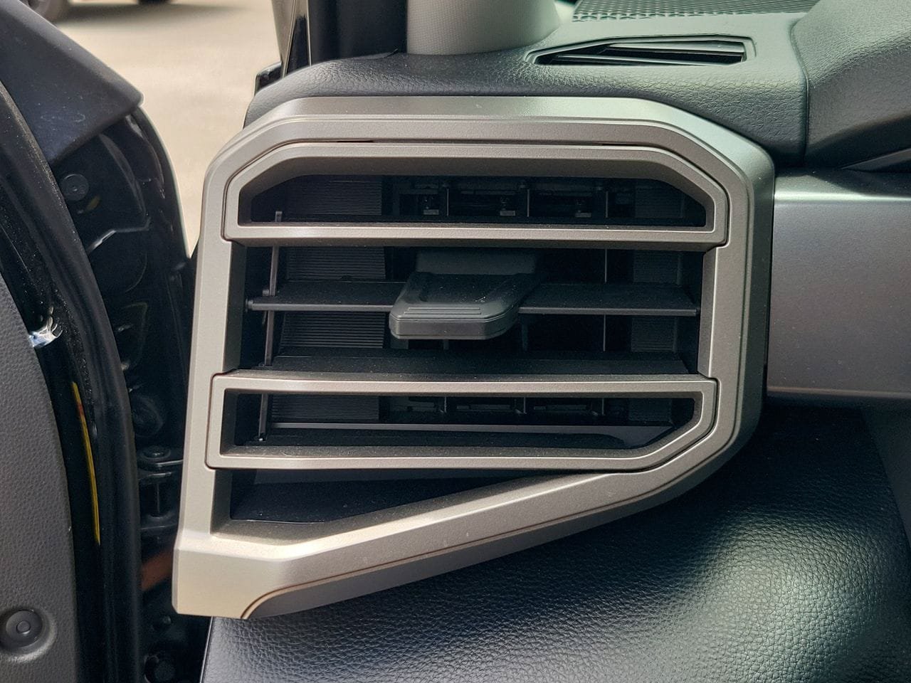Used 2024 Toyota Tundra SR5 AWD/4WD image 29