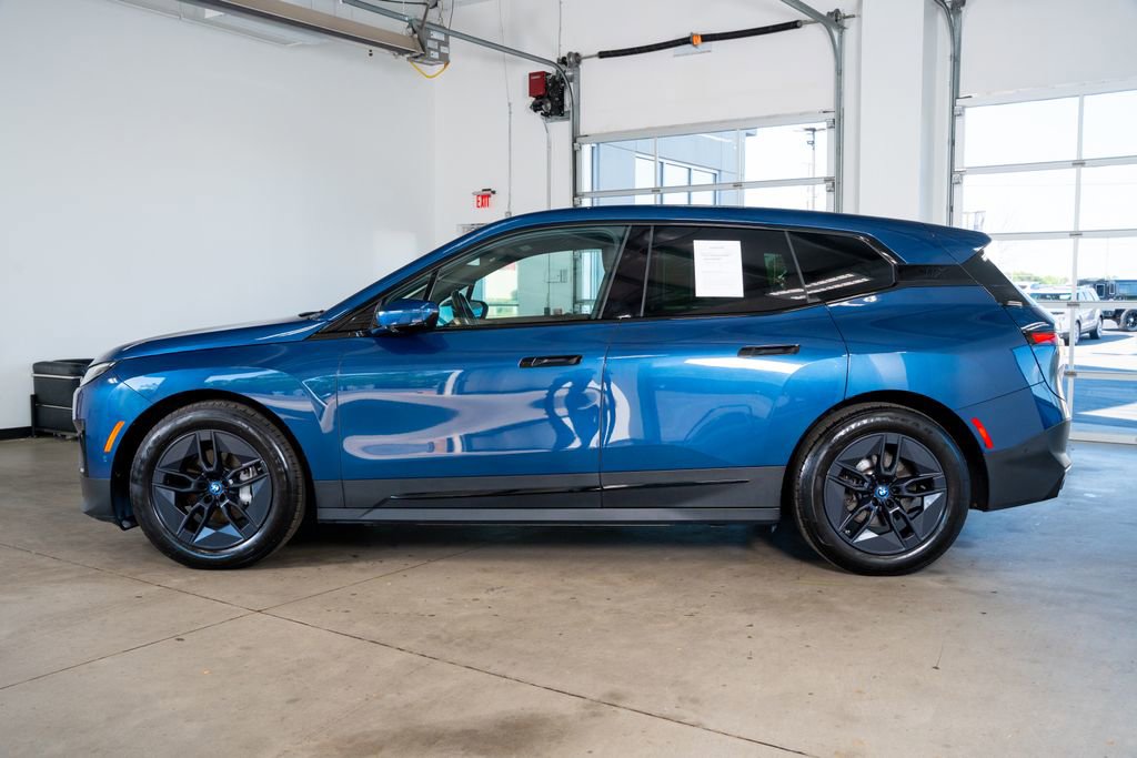 Used 2023 BMW iX xDrive50 w/ Premium Package AWD/4WD image 8