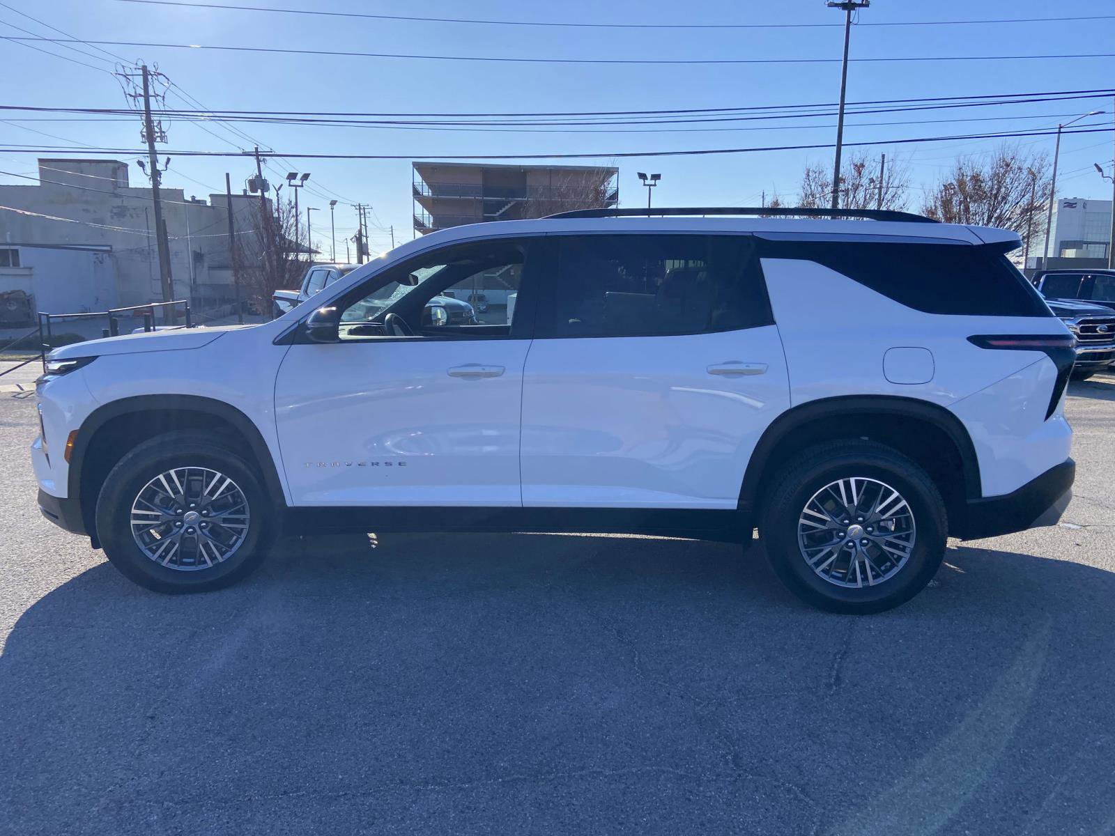 Certified 2025 Chevrolet Traverse LT image 28