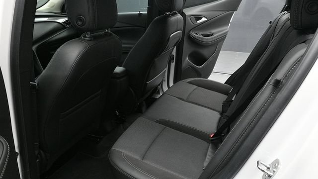 Used 2022 Buick Encore GX Preferred w/ Sport Touring Package FWD image 11