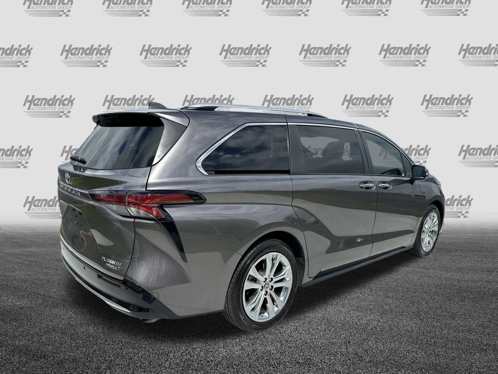 Certified 2023 Toyota Sienna Platinum FWD image 10