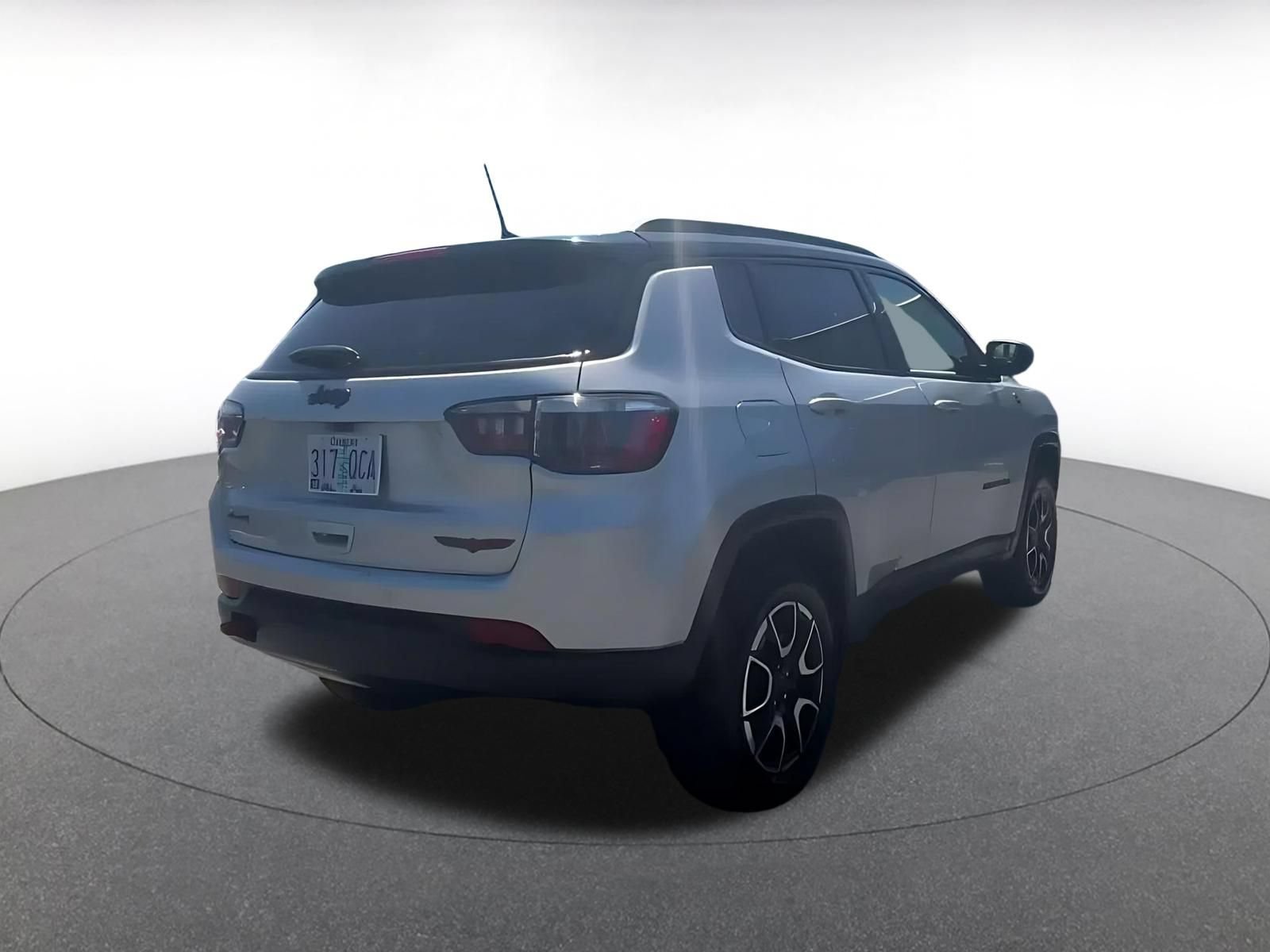 Used 2025 Jeep Compass Trailhawk AWD/4WD image 13