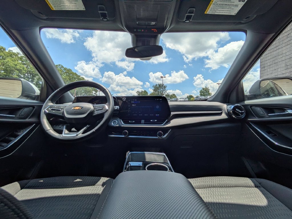 Used 2025 Chevrolet Equinox LT AWD/4WD image 25