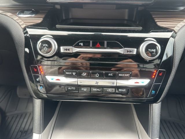 Used 2023 Ford Explorer Limited AWD/4WD image 20