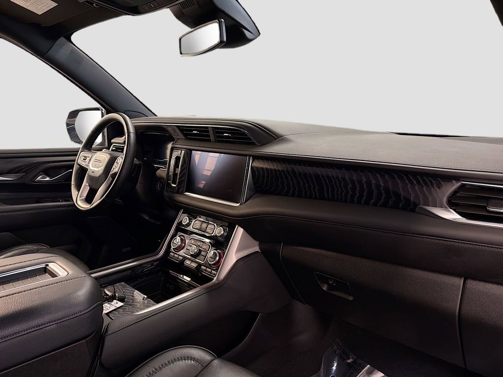 Used 2024 GMC Yukon XL Denali AWD/4WD image 30