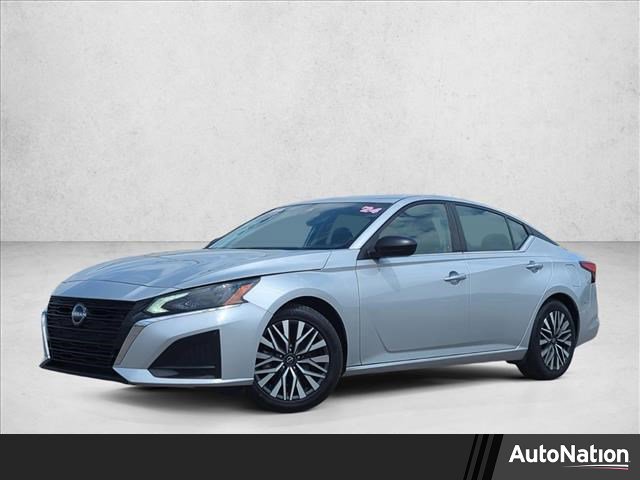 Used 2024 Nissan Altima 2.5 SV image 1