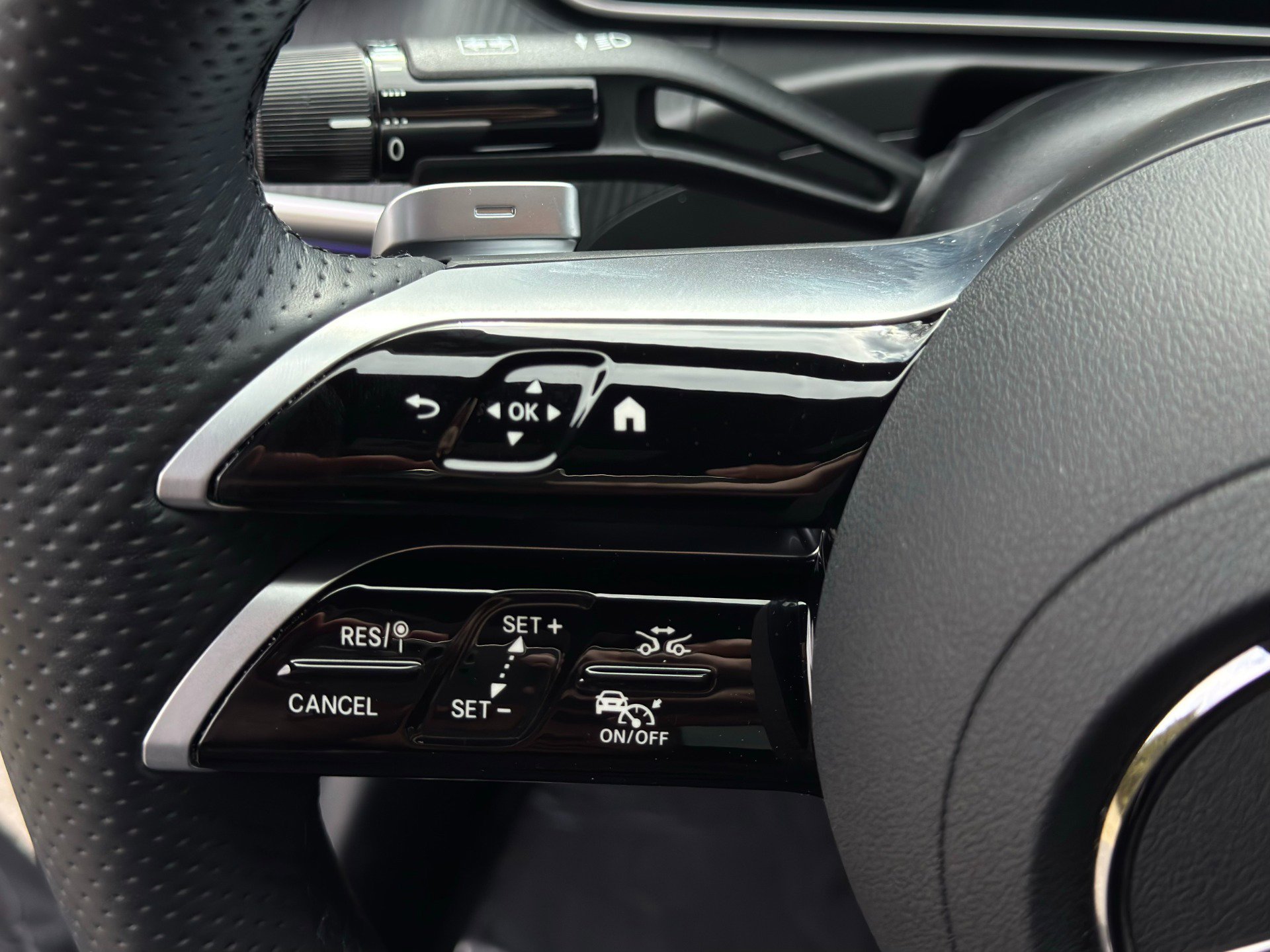 Used 2024 Mercedes-Benz CLE 450 4MATIC Coupe image 41