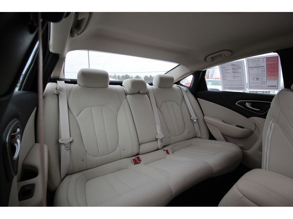 Used 2015 Chrysler 200 Limited FWD image 30