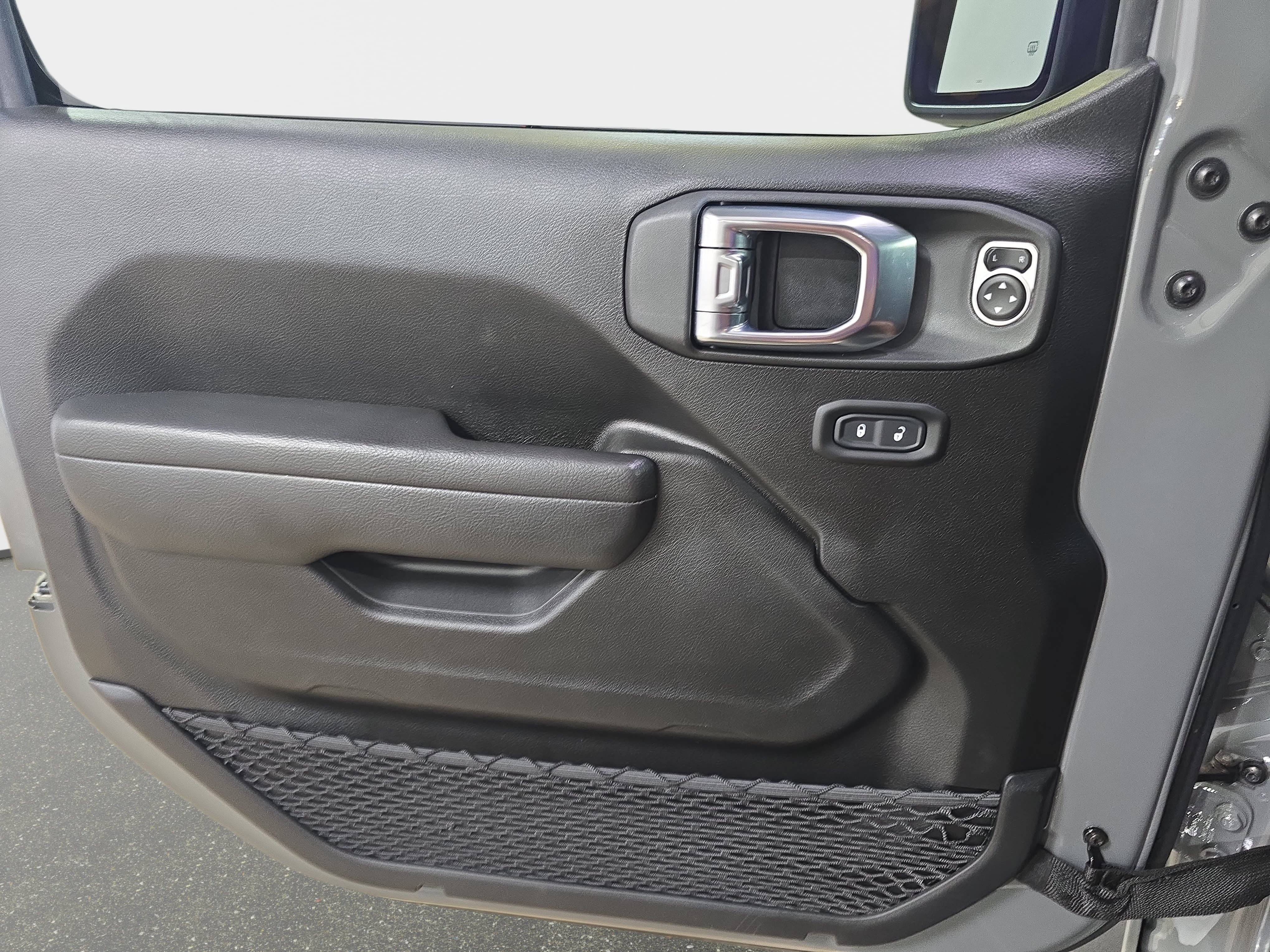 Used 2023 Jeep Wrangler Unlimited Rubicon 4xe AWD/4WD image 24