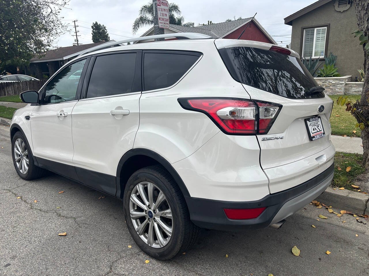 Used 2017 Ford Escape Titanium FWD image 3