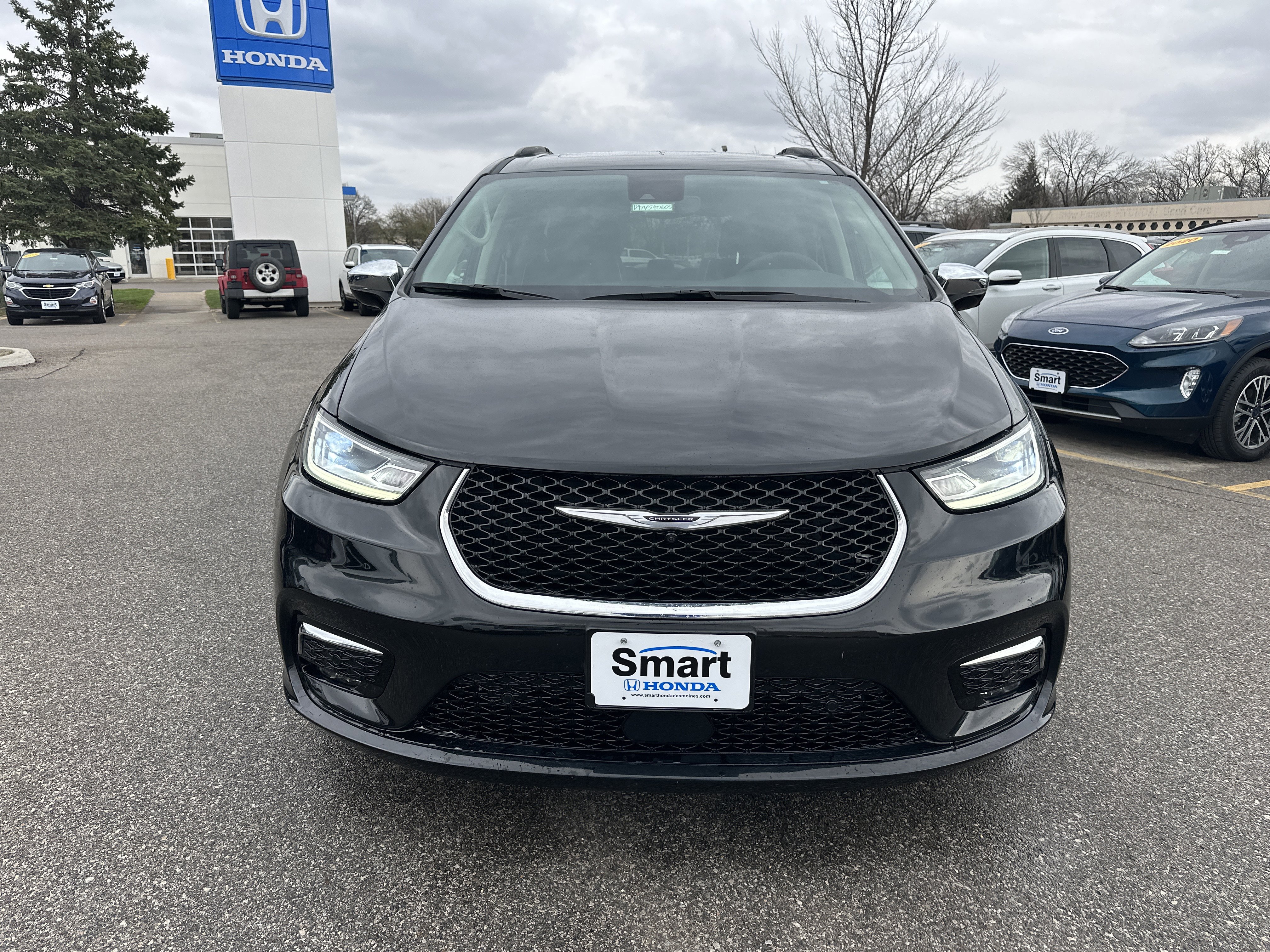 Used 2023 Chrysler Pacifica Limited image 8