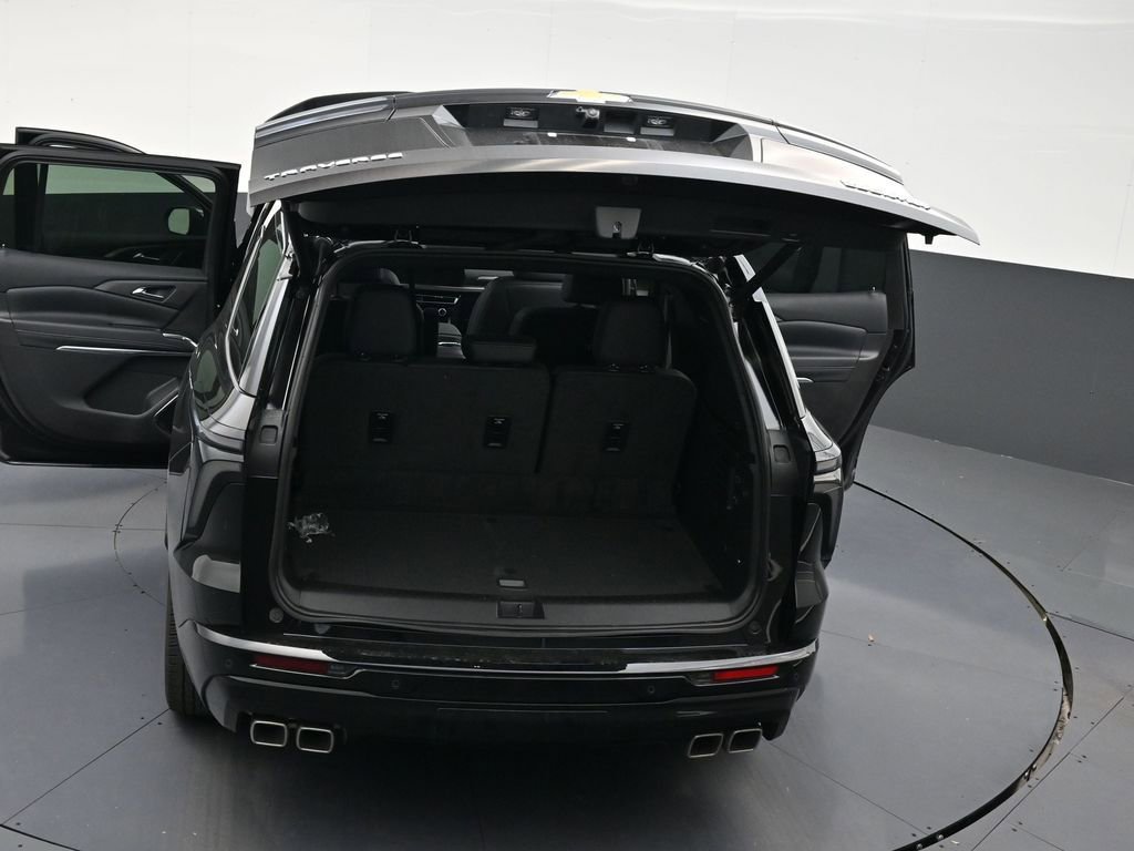 Used 2025 Chevrolet Traverse High Country image 32