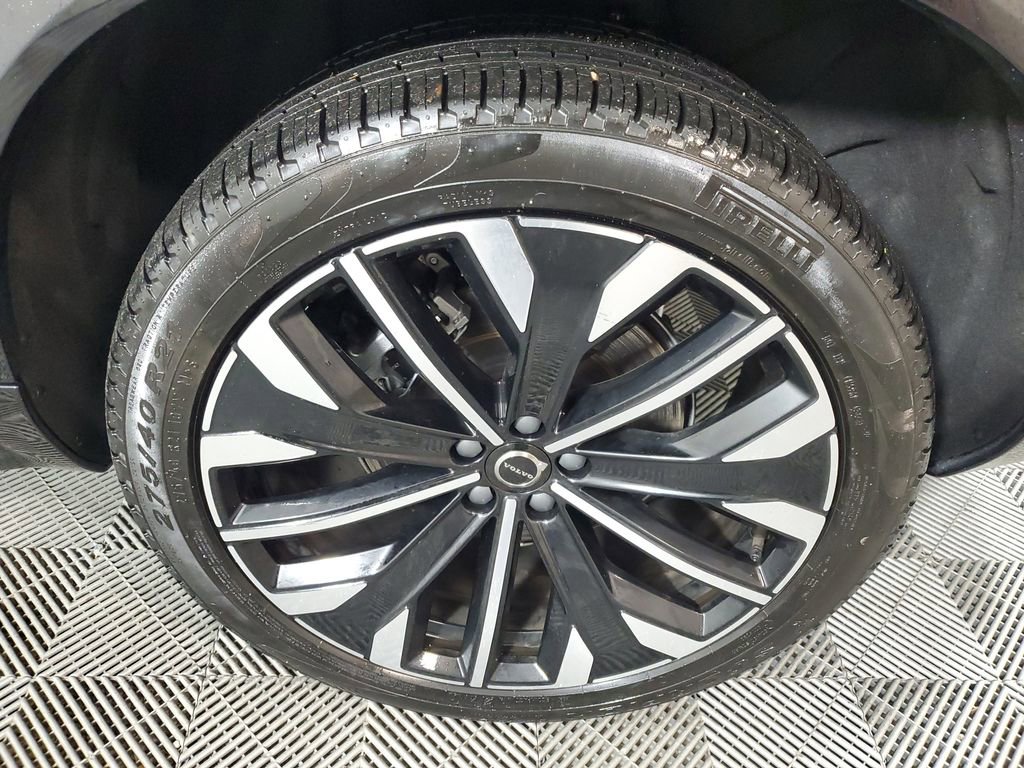 Certified 2025 Volvo XC90 B6 Plus image 13