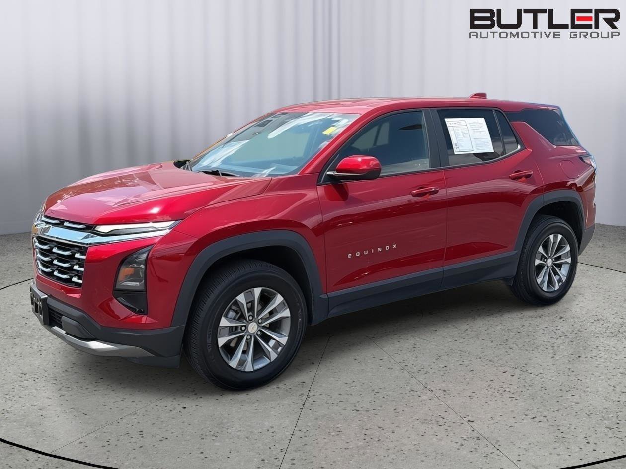 Used 2025 Chevrolet Equinox LT FWD image 2