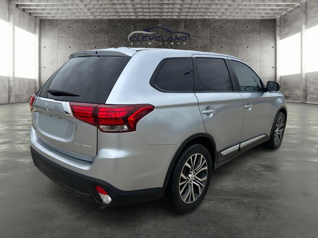 Used 2016 Mitsubishi Outlander ES image 3