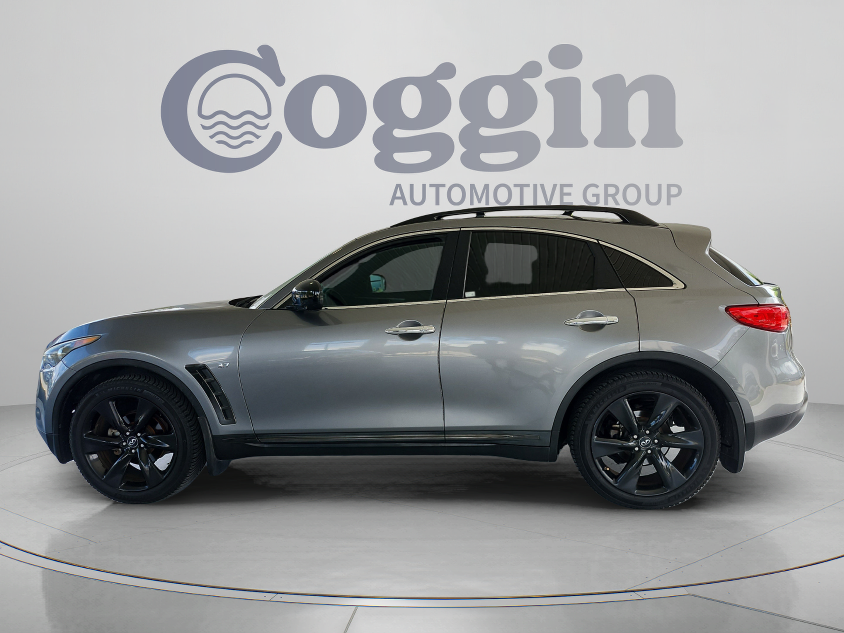 Used 2016 INFINITI QX70 2WD w/ Premium Package image 2
