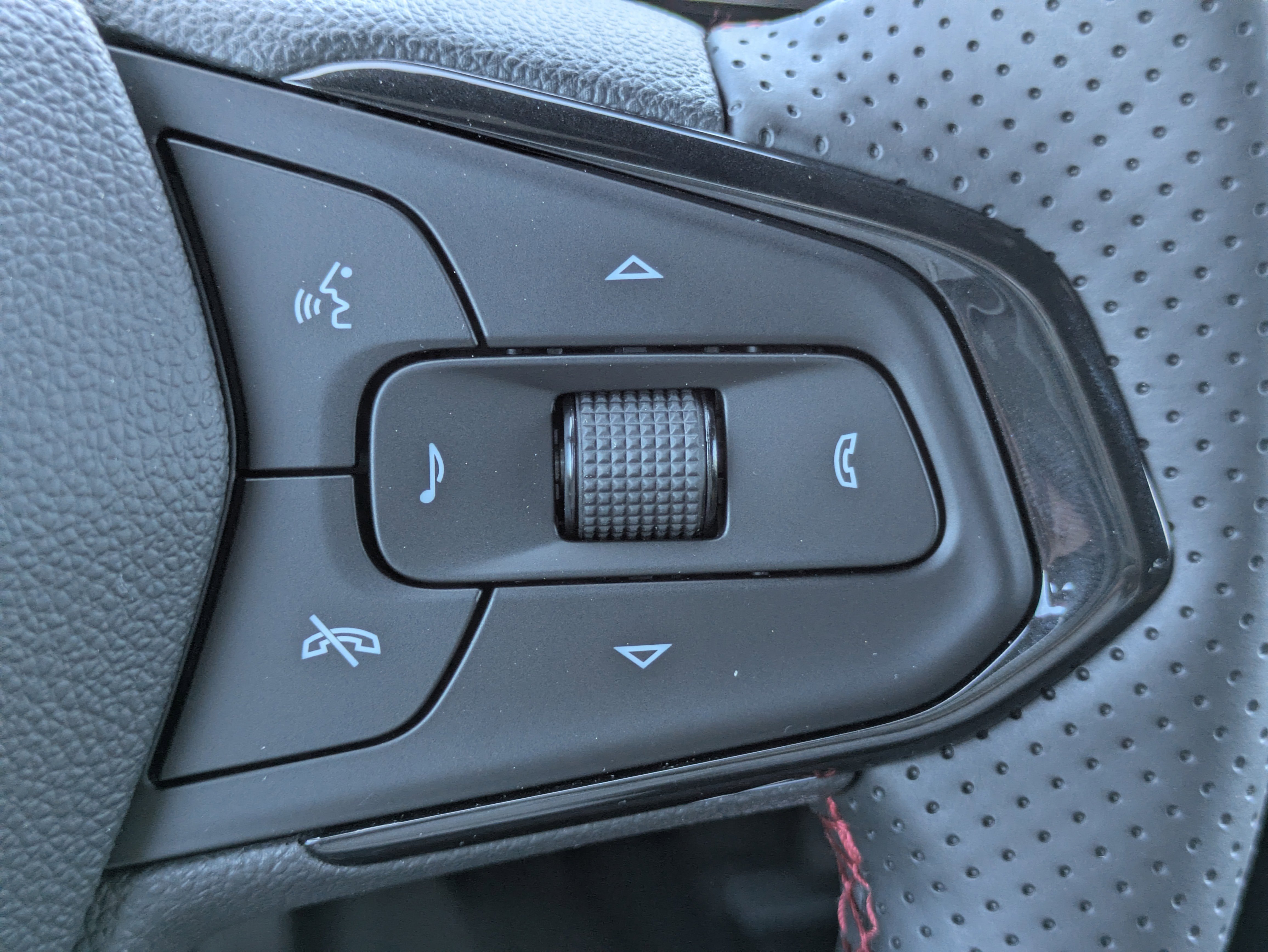 New 2026 Chevrolet Trax RS w/ Sunroof Package image 17