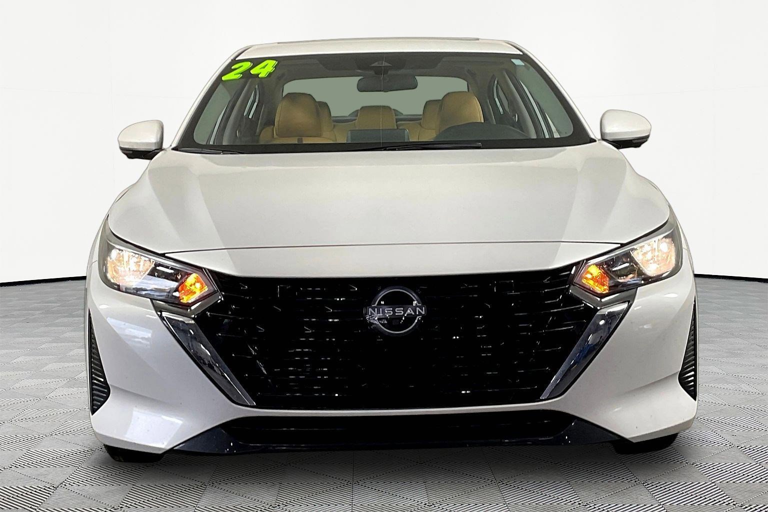 Used 2024 Nissan Sentra SV w/ SV Premium Package FWD image 2