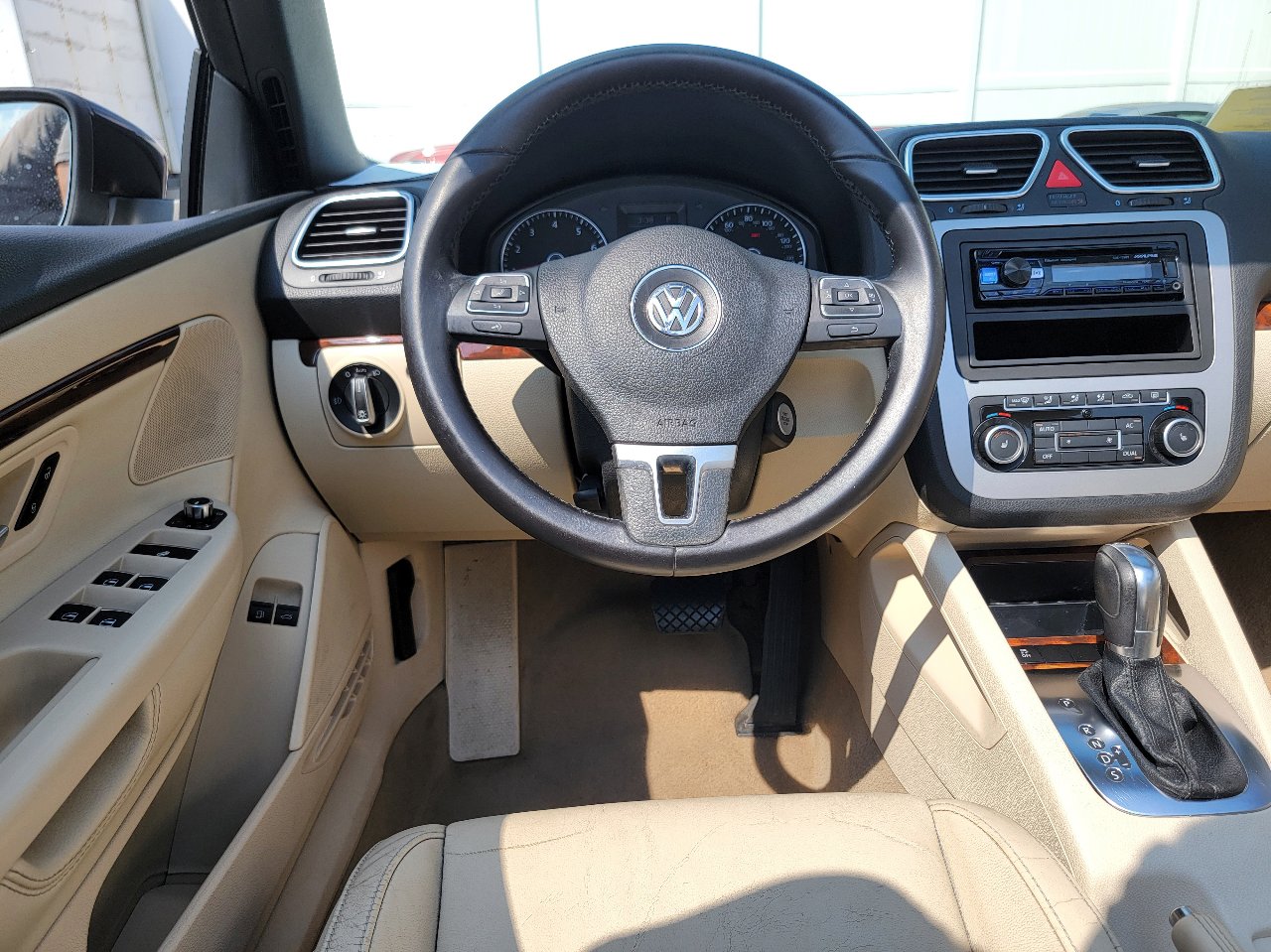 Used 2012 Volkswagen Eos Lux FWD image 28