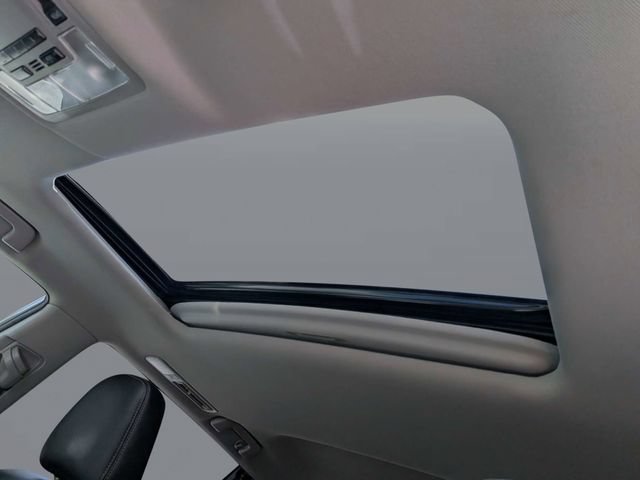Used 2019 Toyota Highlander XLE FWD image 24