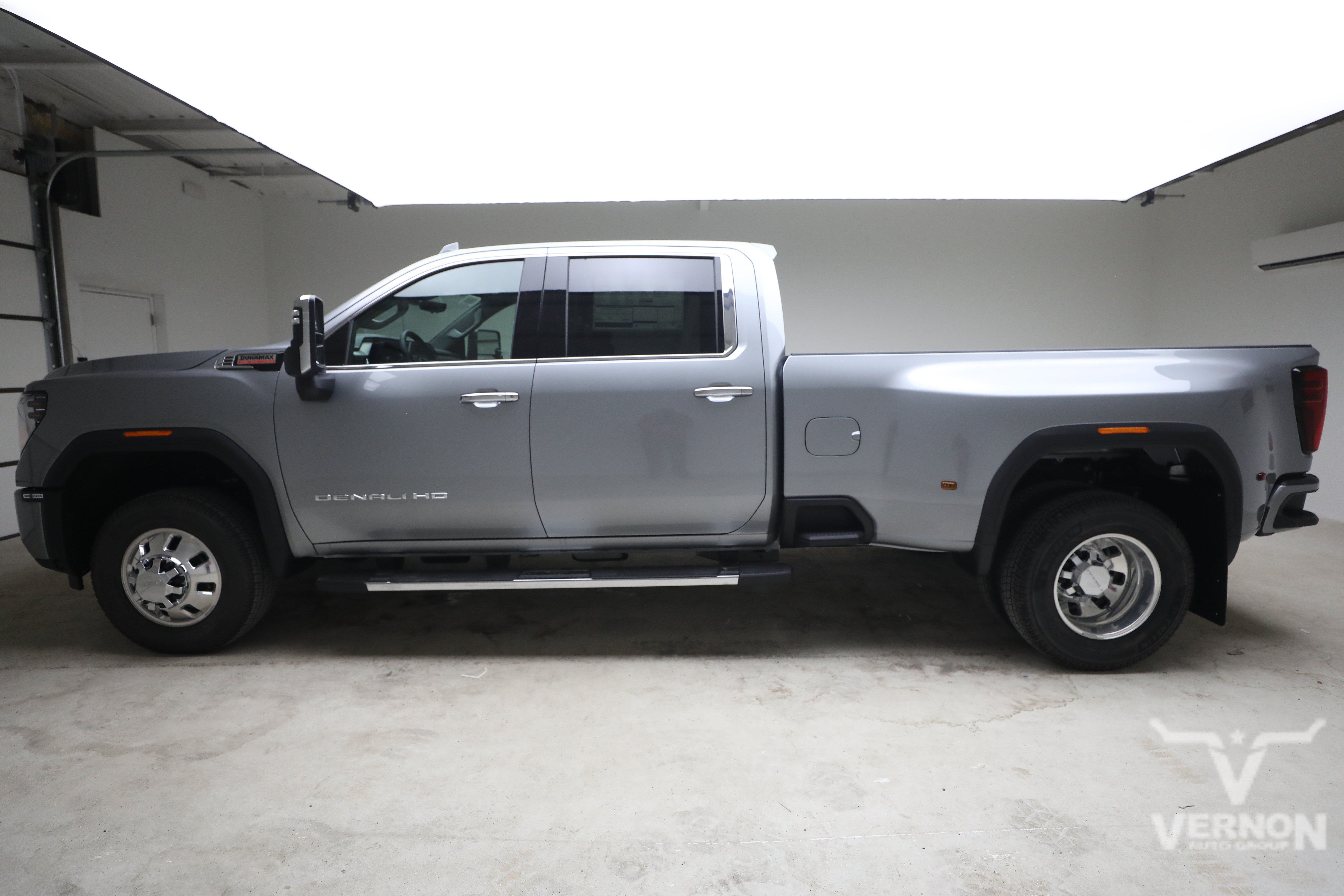 New 2026 GMC Sierra 3500 Denali w/ Technology Package AWD/4WD image 2